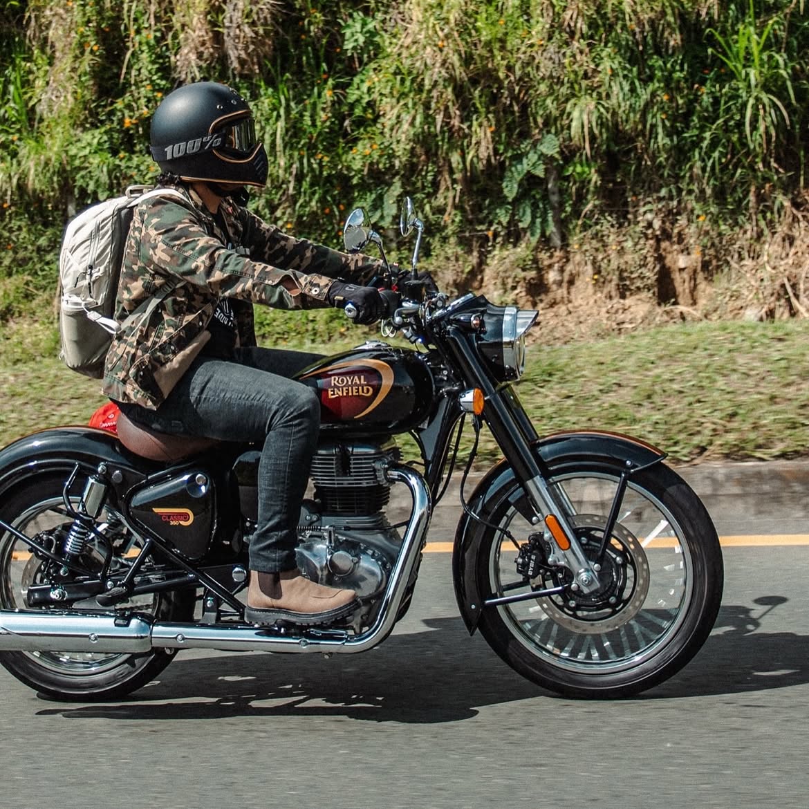 El cuero y el asfalto: Por qué las botas artesanales son el alma del motociclista clásico